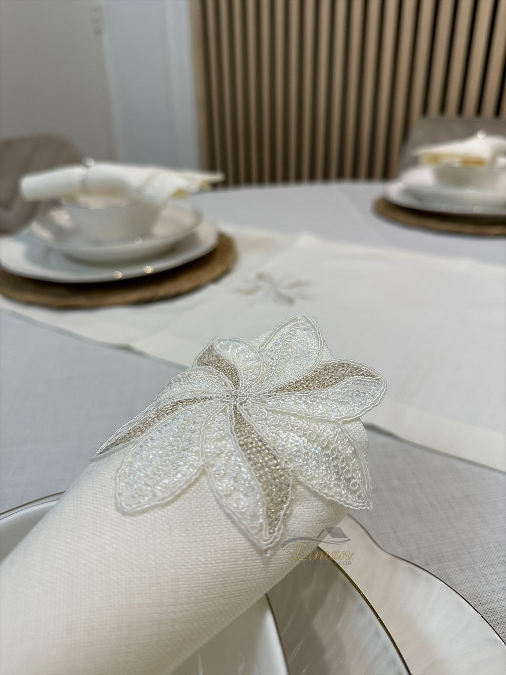 Artemis Tablecloth Set with Server Cream 18 Pieces