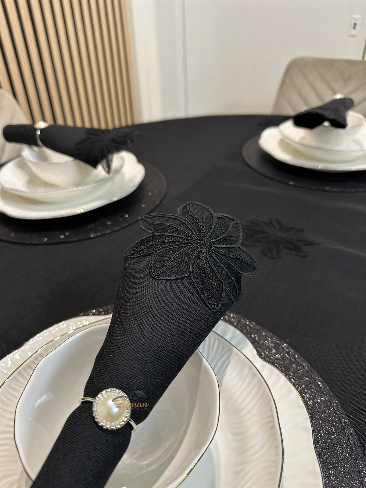 Artemis Tablecloth Set with Server Black 18 Pieces