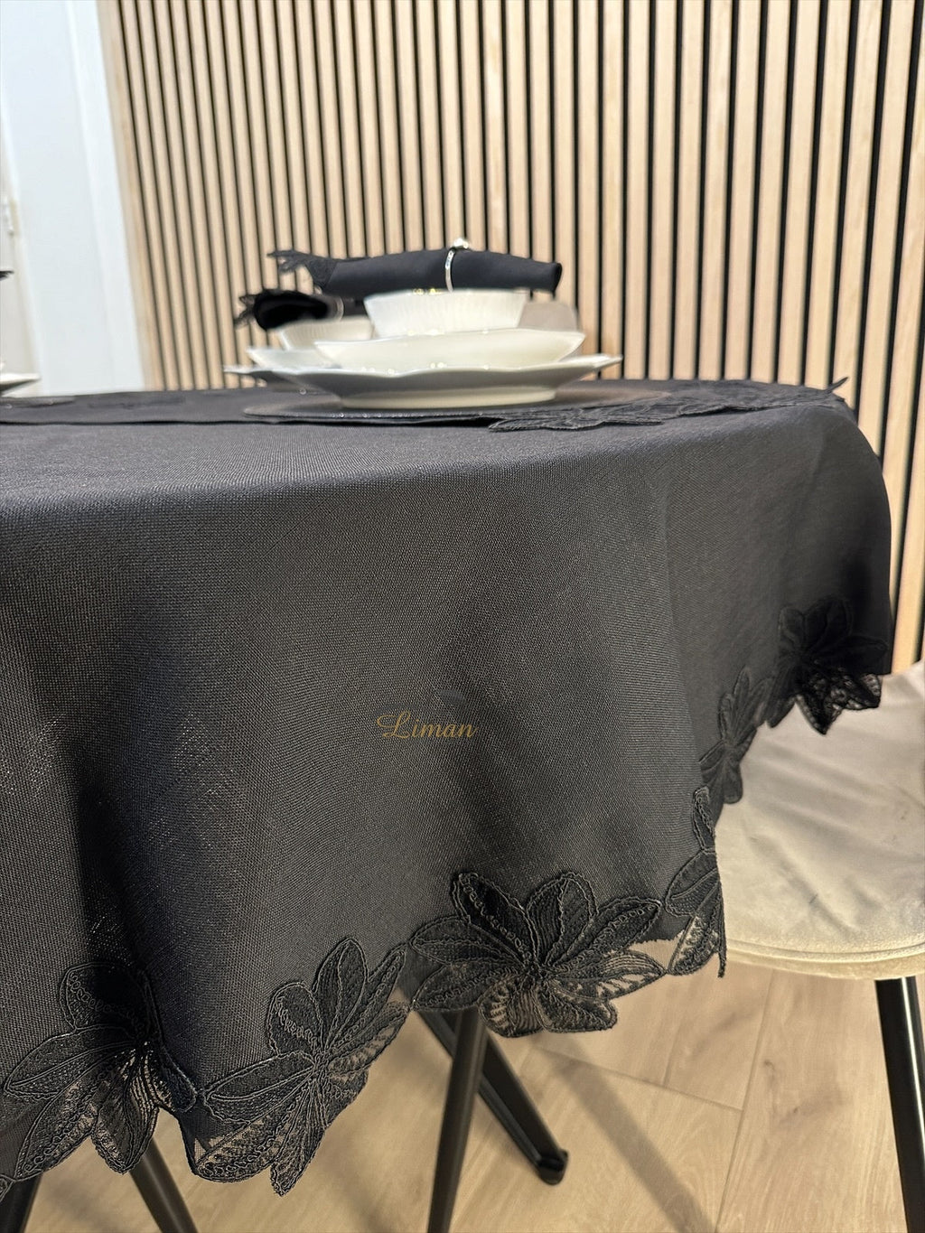 Artemis Tablecloth Set with Server Black 18 Pieces