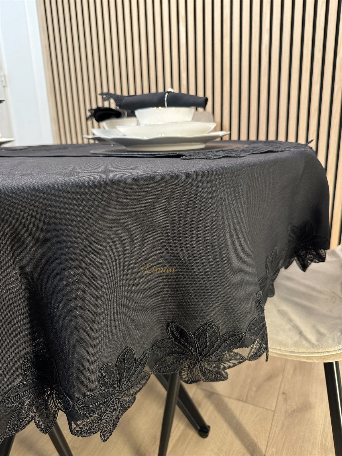 Artemis Tablecloth Set with Server Black 18 Pieces