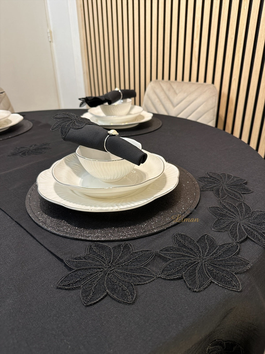 Artemis Tablecloth Set with Server Black 18 Pieces