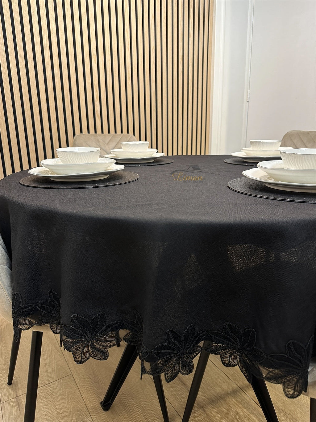 Artemis Tablecloth Black 1 Piece